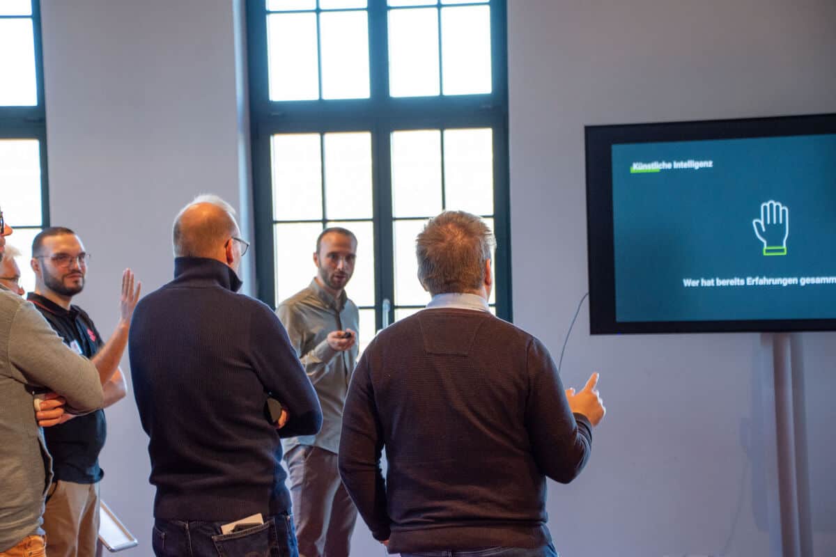 Teilnehmende und Referent Workshop